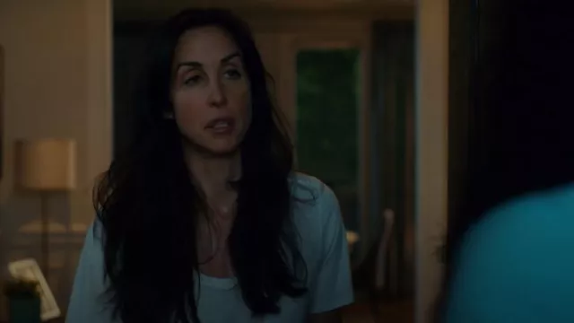 Lou & Grey Pocket Softserve Tee usado por Kate Foster (Catherine Reitman) como se ve en Workin' Moms (T06E05)