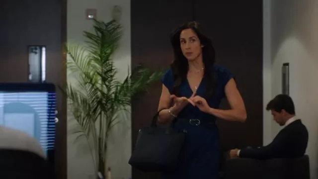 Le sac à main de Rothy porté par Kate Foster (Catherine Reitman) dans Workin' Moms (S06E06)