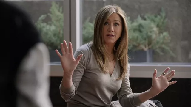 Max Mara Cash­mere V Neck Sweater worn by Alex Levy (Jennifer Aniston) as seen in The Morning Show (S02E02)