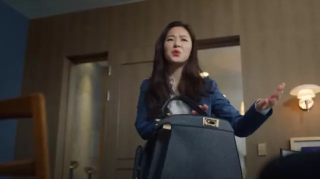 Fendi Peekaboo Iseeu Medium in Gray Flannel worn by Hong Cha-yeong (Jeon Yeo-been) as seen in Vincenzo (S01E01)