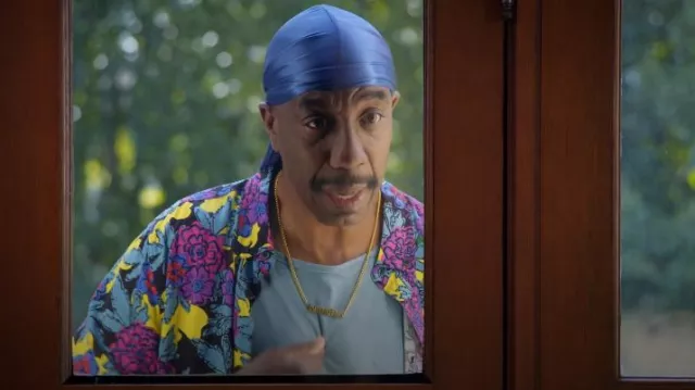 Chemise boutonnée à manches courtes tissée à manches courtes Empyre Floral, noire, jaune et sarcelle, portée par Leon (J. B. Smoove) comme on le voit dans Curb Your Enthusiasm (S12E09)