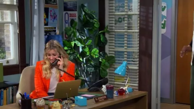 Zara Fitted Tweed Blazer worn by Gemma Johnson (Beth Behrs) as seen in The Neighborhood (S06E06)