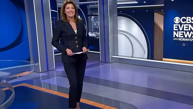Veronica Beard Kim­ra Den­im Pants worn by Norah O'Donnell as seen in CBS Evening News on April 2, 2024