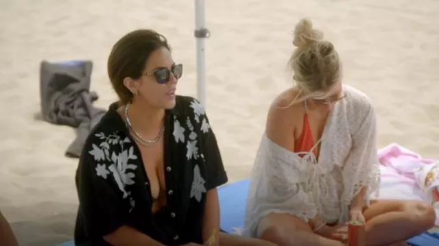 Chemise brodée de fleurs Free People portée par Kate Maloney comme on le voit dans Vanderpump Rules (S11E10)