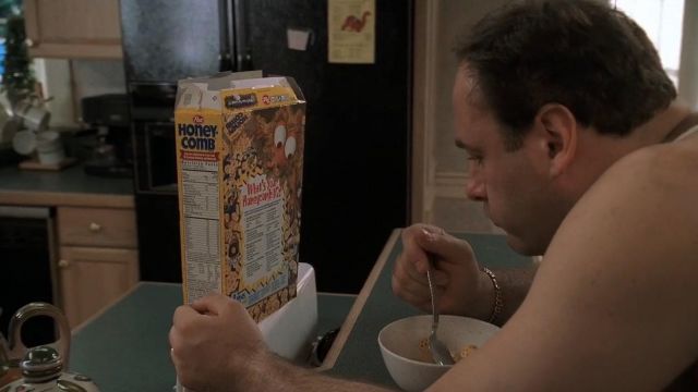 Cereal Honeycomb of Tony Soprano (James Gandolfini) in The sopranos