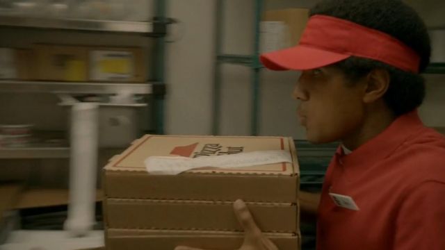 The pizzas of Pizza Hut in American Crime Story S01E02