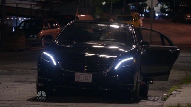 La Mercedes Classe S conduite par Raymond Reddington (James Spader) dans la série The Blacklist (Saison 1 Episode 4)