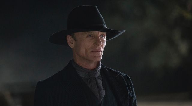 Le chapeau noir de l'homme en noir (Ed Harris) dans Westworld