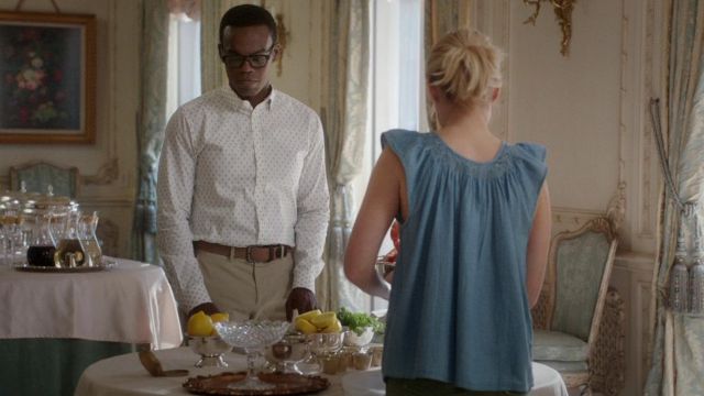 The top with short volantées Eleanor Shellstrop (Kristen Bell) in The Good Place S01E11