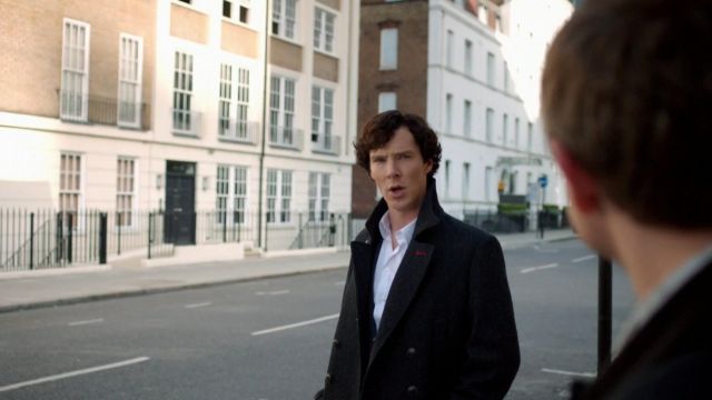 Le manteau en Tweed bleu Belstaff de Sherlock Holmes (Benedict Cumberbatch) dans Sherlock S03E03