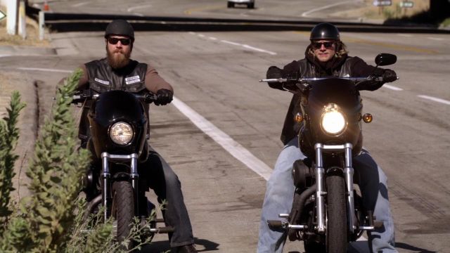 La Harley Davidson FXDX Dyna Super glide Sport de Jax Teller (Charlie Hunnam) dans Sons Of Anarchy S01E06