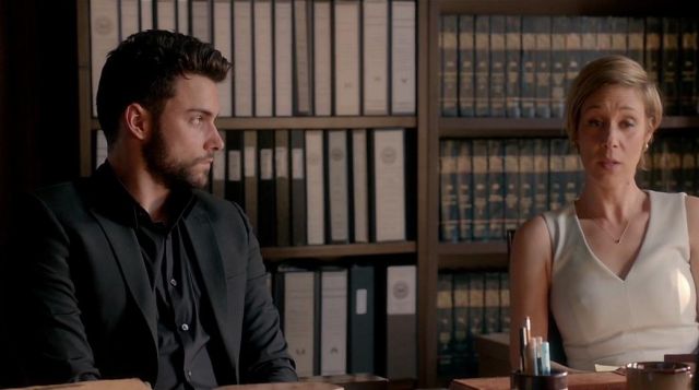 Slim black shirt of Connor Walsh (Jack Falahee) in Murder
