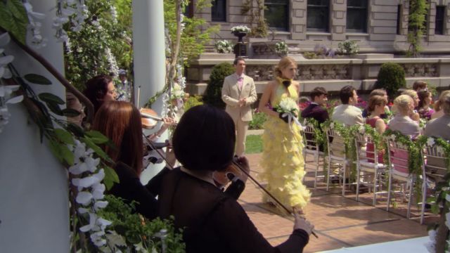 The yellow dress with ruffles Ralph Lauren Serena (Blake Lively) in Gossip Girl (Season 1 Episode 18)