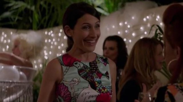 The dress with prints of Abby McCarthy (Lisa Edelstein) in Girlfriends' Guide to Divorce S2E03