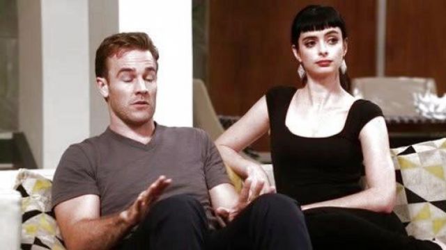 The black top from Chloe (Krysten Ritter) Don't Trust the B---- in Apartment 23 S2E01