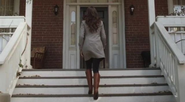 The boots of Spencer Hastings (Troian Bellisario) in the Pretty Little Liars S2E1