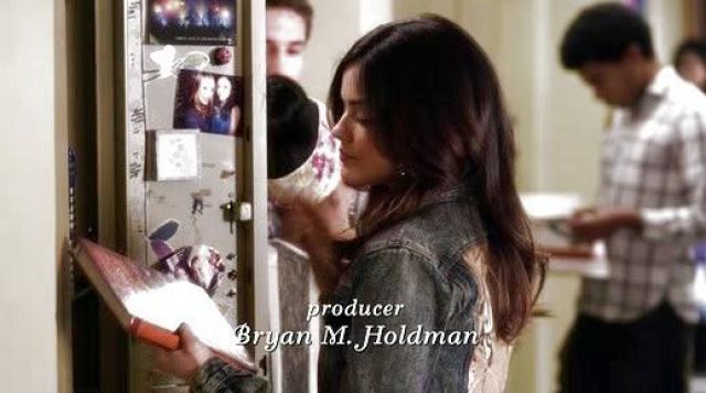The jacket Aria Montgomery (Lucy Hale) in Pretty Little Liars S3E24