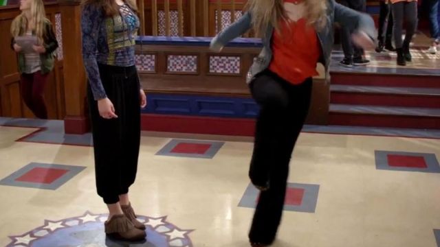 Les chaussures en daim Matisse portées par Riley Matthews (Rowan Blanchard) dans la série Girl Meets World Saison 3 Épisode 16