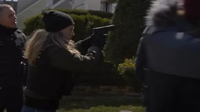 Outdoor Survival Canada Nini Jacket Grey porté par Hailey Upton (Tracy Spiridakos) dans Chicago P.D. (S11E09)