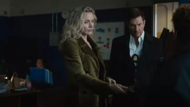 Manteau long Emelyn porté par l’agent spécial Nina Chase (Shantel VanSanten) comme on le voit dans FBI : Most Wanted (S05E07)