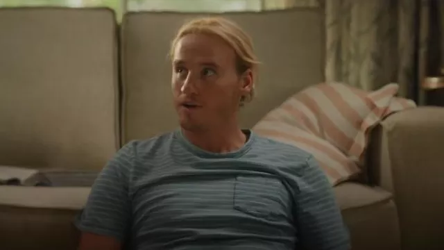 Camiseta Faherty SS Indigo Pocket usada por Logan Delaney (Conor Merrigan Turner) como se ve en Apples Never Fall (T01E07)