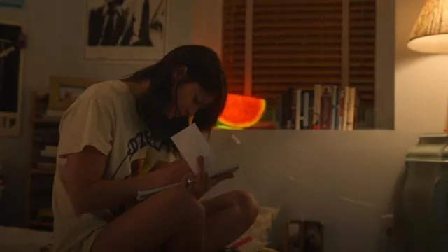 Madeworn Led Zeppelin Tee White worn by Sadie McCarthy (Melissa Benoist) as seen in The Girls on the Bus (S01E05)