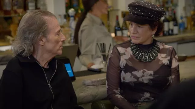Lele Sadoughi Pearly Velvet Biker Newsboy Cap worn by Susie Greene (Susie Essman) as seen in Curb Your Enthusiasm (S12E10)