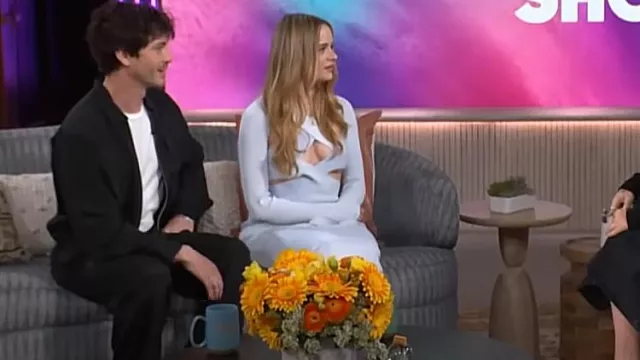 Dion Lee Harness Bra Cut Out Robe mi-longue portée par Joey King comme on le voit dans The Kelly Clarkson Show le 5 avril 2024