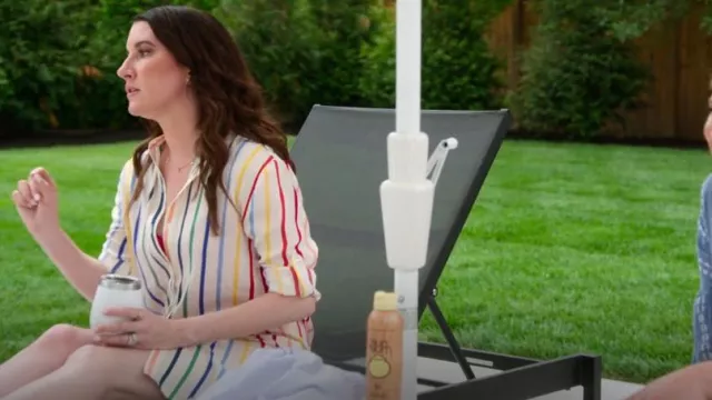 Summersalt The Short Ef­fort­less Shirt­dress worn by Clea Shearer as seen in Get Organized with The Home Edit (S02E02)