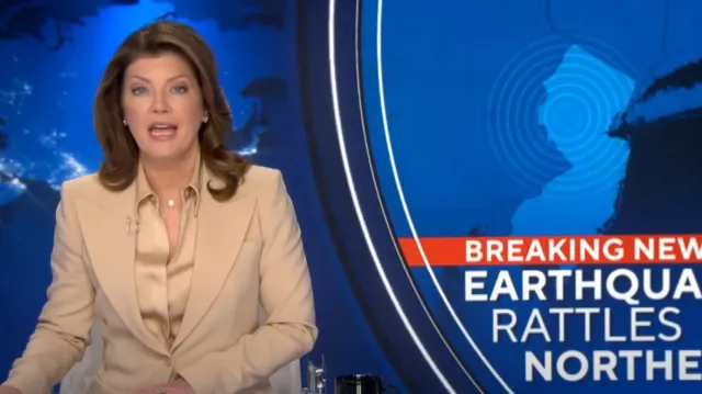 Camisa delantera con botones de Michael Kors Hansen usada por Norah O'Donnell como se ve en CBS Evening News el 5 de abril de 2024