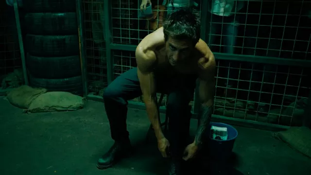Bottes portées par Dalton (Jake Gyllenhaal) lors de sa première scène de combat dans le film Road House