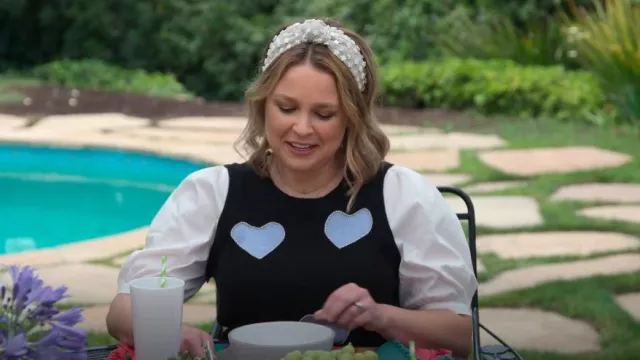 Lele Sadoughi Moon & Star Knotted Headband worn by Joanna Teplin as seen in Get Organized with The Home Edit (S02E04)