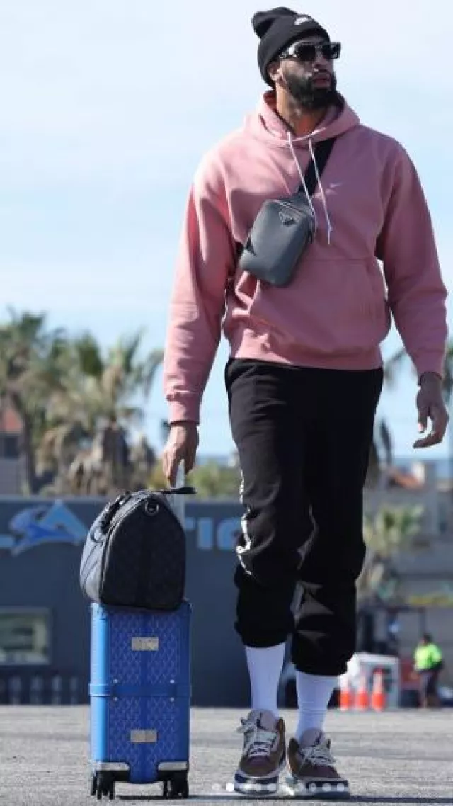 Nike Pink Stardust 'solo Swoosh' Hoodie Worn By Anthony Davis On The 