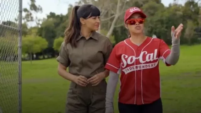 Rivet Utility New Yorker Jumpsuit worn by Sam (Hannah Simone) as seen in Not Dead Yet (S02E07)