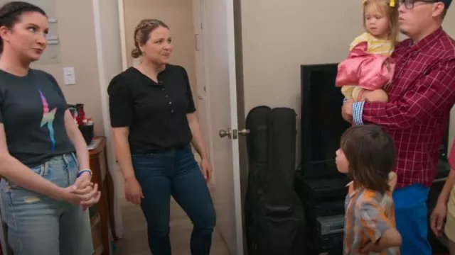 Mother The Mid Rise Dazzler Crop Fray Jeans worn by Joanna Teplin as seen in Get Organized with The Home Edit (S02E07)