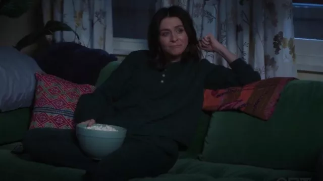 The Great. The Quilt­ed Hen­ley Sleep Sweat­shirt worn by Amelia Shepherd (Caterina Scorsone) as seen in Grey's Anatomy (S20E04)