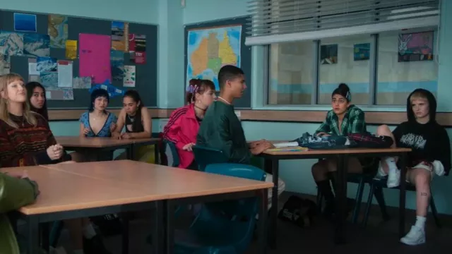 Mini-jupe à lacets collusion portée par Amerie Wadia (Ayesha A. Madon) dans Heartbreak High (S02E02)