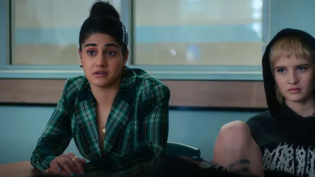 Collusion Gather Slim Blazer porté par Amerie Wadia (Ayesha A. Madon) comme on le voit dans Heartbreak High (S02E02)