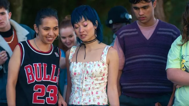 House of CB Chic­ca Flo­ral Top worn by Sasha So (Gemma Chua-Tran) as seen in Heartbreak High (S02E03)