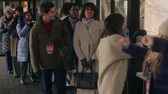 Bolso de día mediano Oroton Margot usado por Kimberlyn Kendrick (Christina Elmore) como se ve en The Girls on the Bus (T01E06)