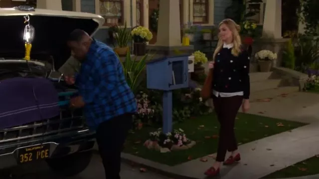Stuart Weitzman Owen Loafer worn by Gemma Johnson (Beth Behrs) as seen in The Neighborhood (S06E07)