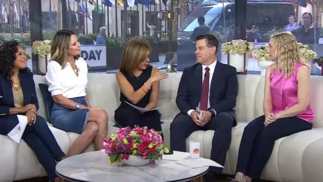 Frame The Vent-Front Denim Midi-Skirt worn by Savannah Guthrie as seen in Today on April 17, 2024