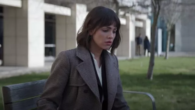 Sandro Checked Long Coat worn by Auggie Salazar (Eiza González) as seen in 3 Body Problem (S01E02)