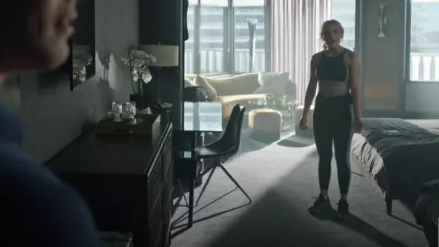 Au-delà du yoga Bloquez les leggings mi-longs taille haute portés par Lexy Cross (Alyvia Alyn Lind) comme on le voit dans Chucky (S03E06)