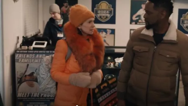 Vera Bradley Week­ender Trav­el Bag worn by Elsbeth Tascioni (Carrie Preston) as seen in Elsbeth (S01E05)