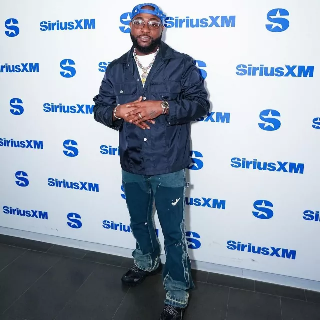Baskets Balenciaga Black 'Track' portées par Davido sur le compte Instagram @davido