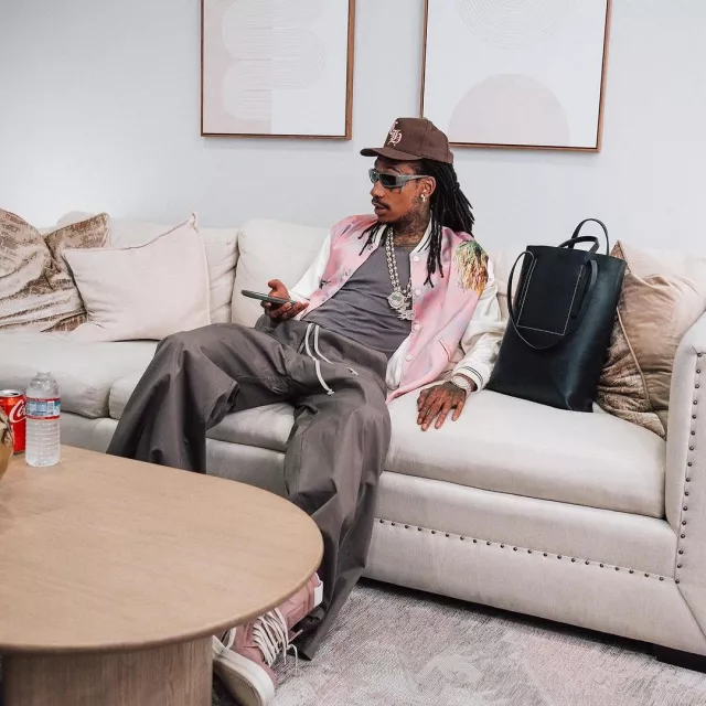 Lunettes de soleil rectangulaires Rick Owens Dust Grey 'Rick' portées par Wiz Khalifa sur le compte Instagram @wizkhalifa