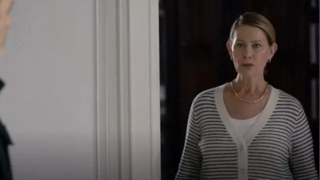 Cardigan à col en V en tweed rayé en cachemire de Bloomingdale porté par Amanda Palmer (Jodi Stevens) dans Law & Order (S23E10)