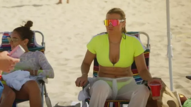 Tswrk Rash Guard Manches Courtes Taille Haute 2 Pièces Bikini Sportif Maillots de Bain portés par Lindsay Hubbard comme on le voit dans Maison d’été (S08E08)