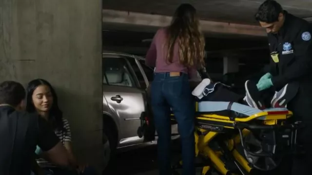 Denim Forum The '90s Joni Hi-Rise Loose Jean worn by Dr. Carina DeLuca (Stefania Spampinato) as seen in Station 19 (S07E05)
